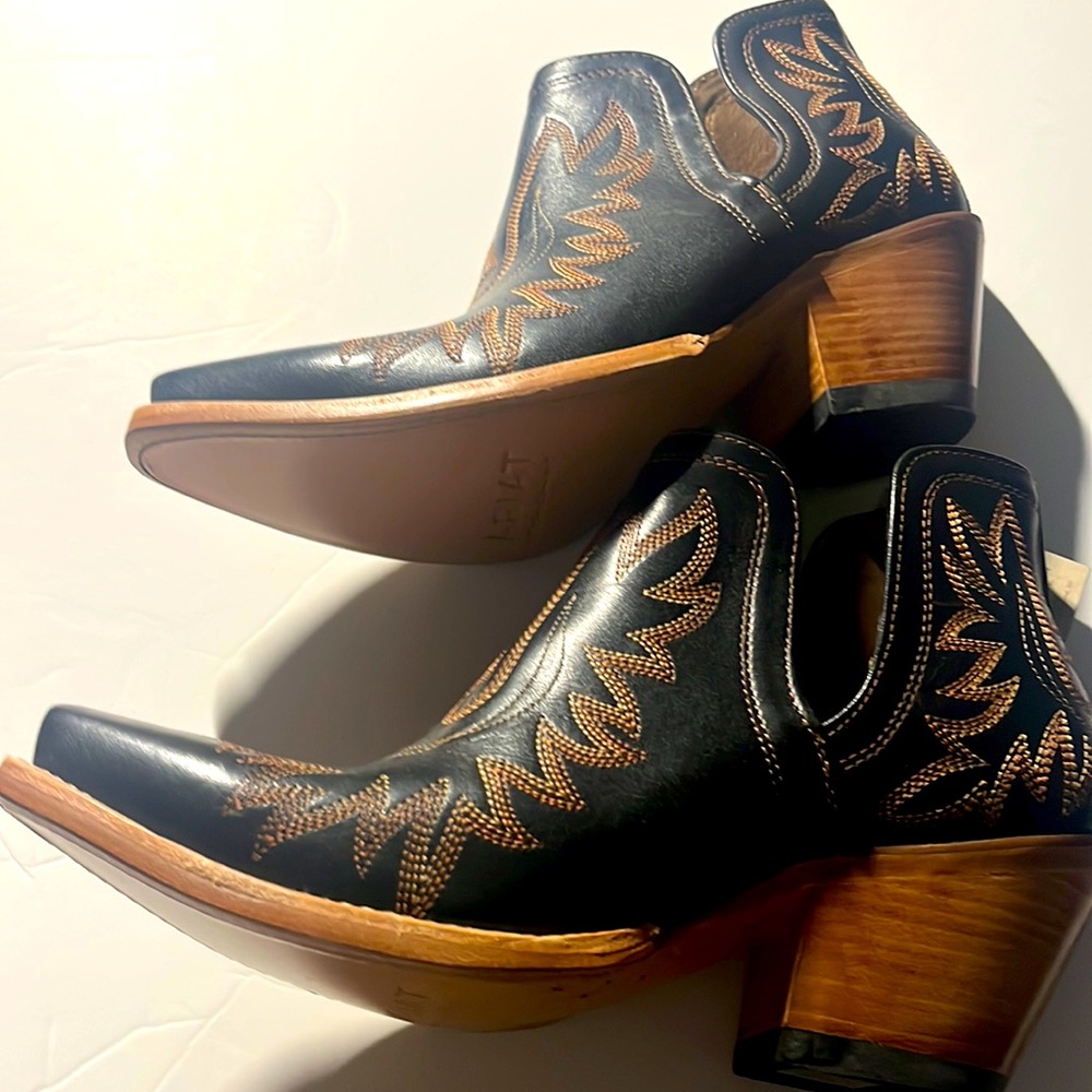 Ariat Dixon Bootie “Brooklyn Black” size 9.0